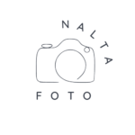 logotype som föreställer en enkelt ritad kamera med texten Nalta Foto